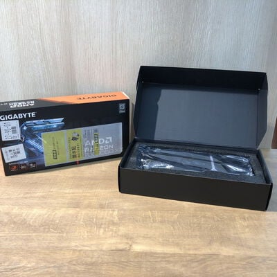 【姫路店】中古  GIGABYTE GV-R9060XTGAMING OC-16GD (RX9060XT 16G) 179900 