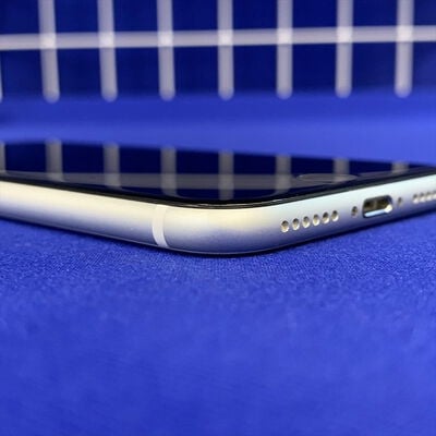 【横浜駅前店】中古  【au】Apple iPhoneSE 4.7インチ (第2世代/2020) 64GB (ホワイト) MHGQ3J/A 新パッケージ版 146172 