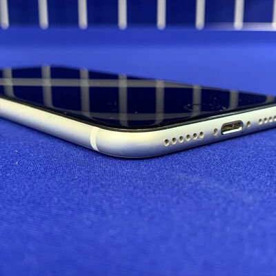 【横浜駅前店】中古  【au】Apple iPhoneSE 4.7インチ (第2世代/2020) 64GB (ホワイト) MHGQ3J/A 新パッケージ版 146172 