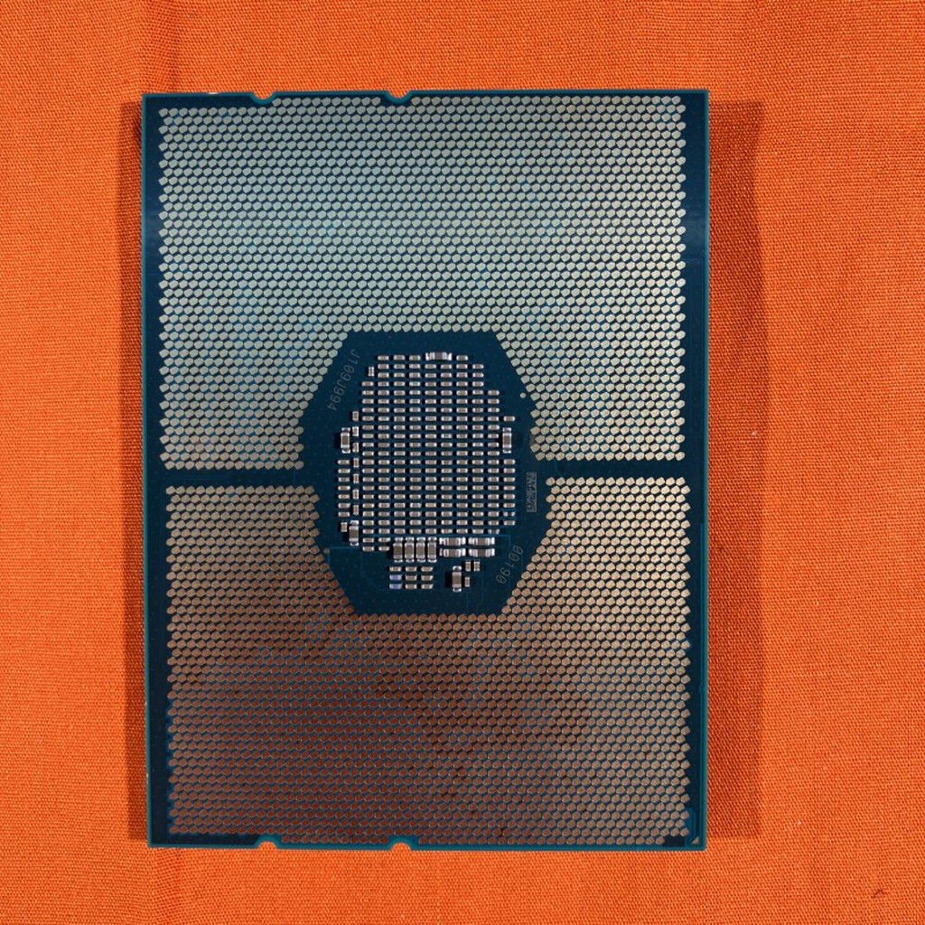 中古 Intel Xeon Silver 4210R (LGA3647 2.40G/13.75M/C10/T20