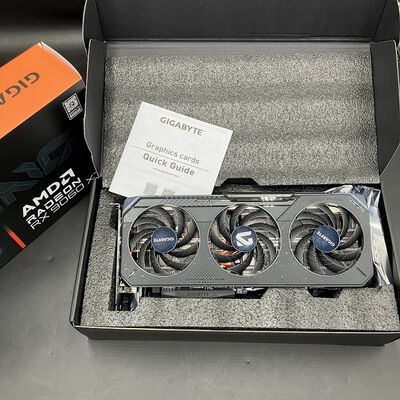 【熊本浜線店】中古  GIGABYTE GV-R9060XTGAMING OC-16GD (RX9060XT 16G) 179900 