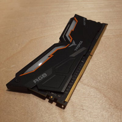 【鹿児島店】中古  PC4-25600 8GB デスクトップ用(DDR4-3200) 140727 