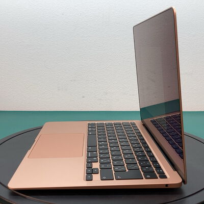 【佐賀南部バイパス店】中古  MacBook Air 13インチ　M1(CPU:8C/GPU:7C)8GB/256GB ゴールド　MGND3J/A  5250001804 