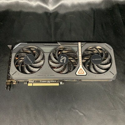 【横浜駅前店】中古  GIGABYTE GV-R9060XTGAMING OC-16GD (RX9060XT 16G) 179900 
