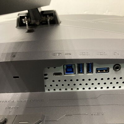【富山本郷店】中古  ASUS XG32UCWMG (31.5"W WOLED 4K 240Hz/FHD 480Hz) 4760001507 
