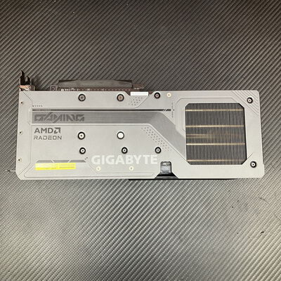 【富士青葉店】中古  GIGABYTE GV-R9060XTGAMING OC-16GD (RX9060XT 16G) 179900 