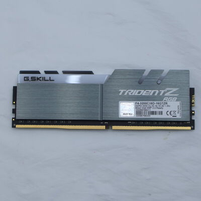 【通販センター】中古  PC4-25600 8GB デスクトップ用(DDR4-3200) 140727 