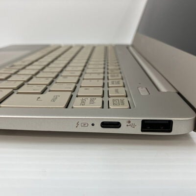 【秋葉原本店】中古  fujitsu (i5-1135G7/8GB/SSD256GB/W11H) 3410014797 