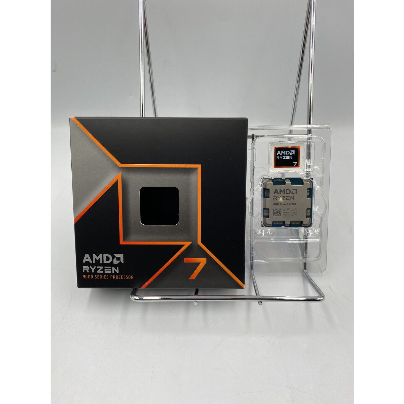中古 AMD Ryzen 7 9700X (AM5/3.8GHz/40M/C8/T16/65W) 169022 （396604