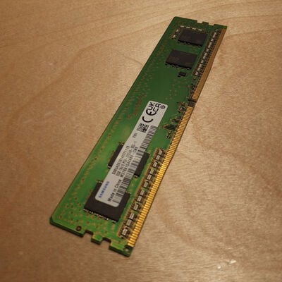 【鹿児島店】中古  PC4-25600 8GB デスクトップ用(DDR4-3200) 140727 