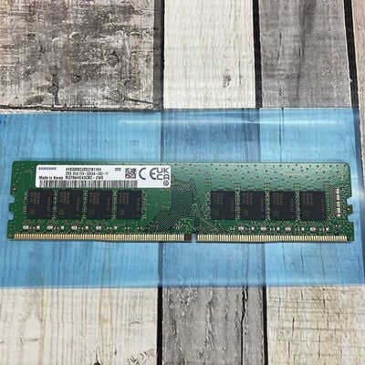 【広島店】中古  Samsung M378A4G43CB2-CWE (DDR4 PC4-25600 32GB) 195866 