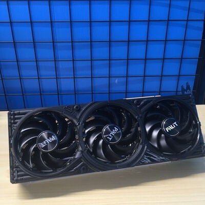 【博多店】中古  Palit NE75070019K9-GB2050A GamingPro (RTX5070 12G) 176909 