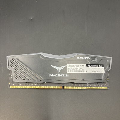 【熊本浜線店】中古  TEAMGROUP T-Force Delta TF3D416G3200HC16FBK(DDR4 16GB) 5370000411 