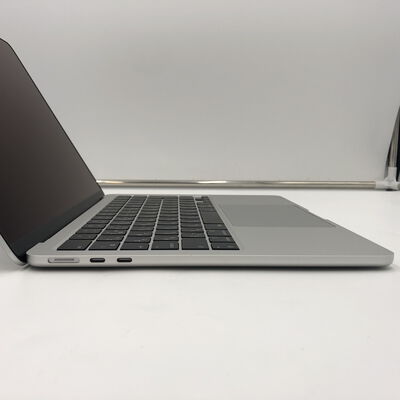 【福井日之出店】中古  MacBook Air 13インチ(M3/2024) シルバー M3(CPU:8C/GPU:10C)/16G/512G
  4780001160 