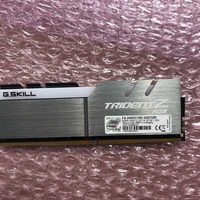 【宮崎恒久店】中古  PC4-24000 16GB デスクトップ用(DDR4-3000) 135636 