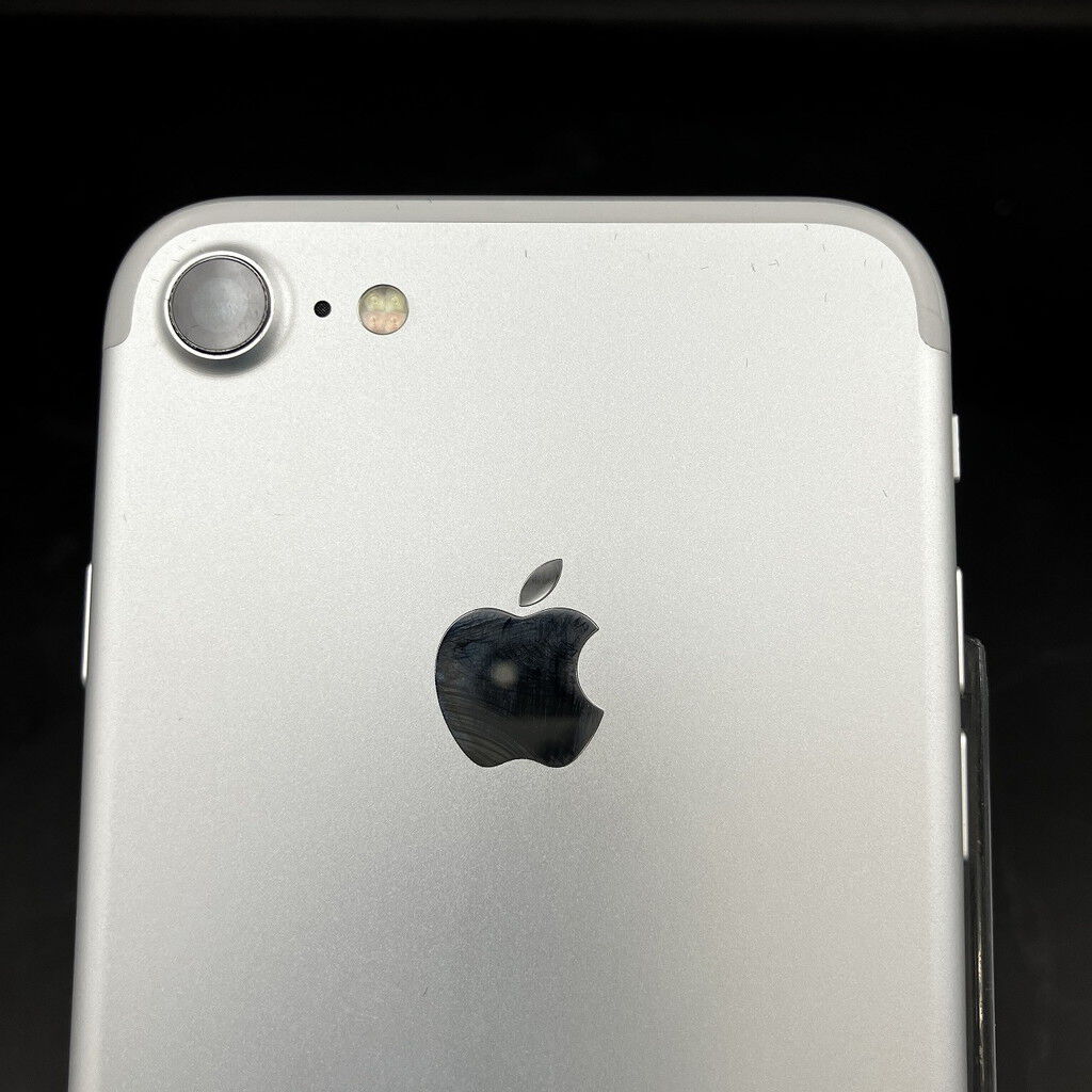 中古 【SIMロック解除済み】【au】 iPhone7 32GB (シルバー)MNCF2J/A