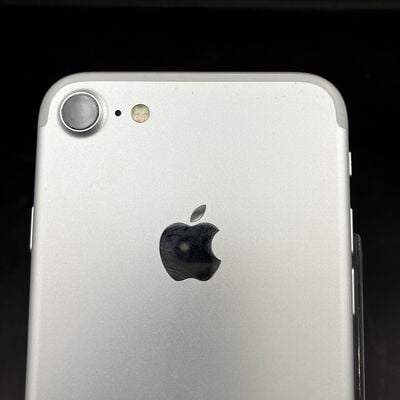 【大須店】中古  【SIMロック解除済み】【au】 iPhone7 32GB (シルバー)MNCF2J/A 155148 