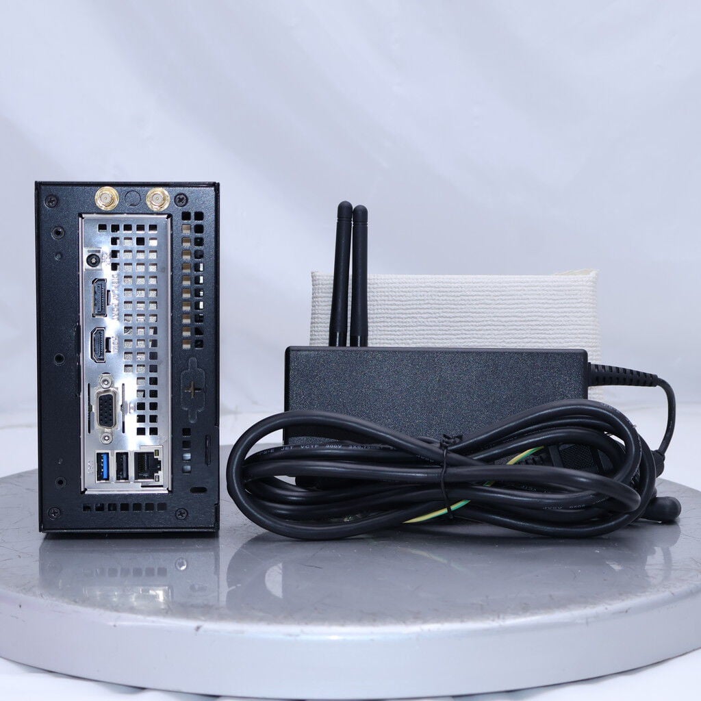 中古 THIRDWAVE DeskMini X300(AMD Ryzen 5 PRO 4650G/16GB DDR4 (PC4
