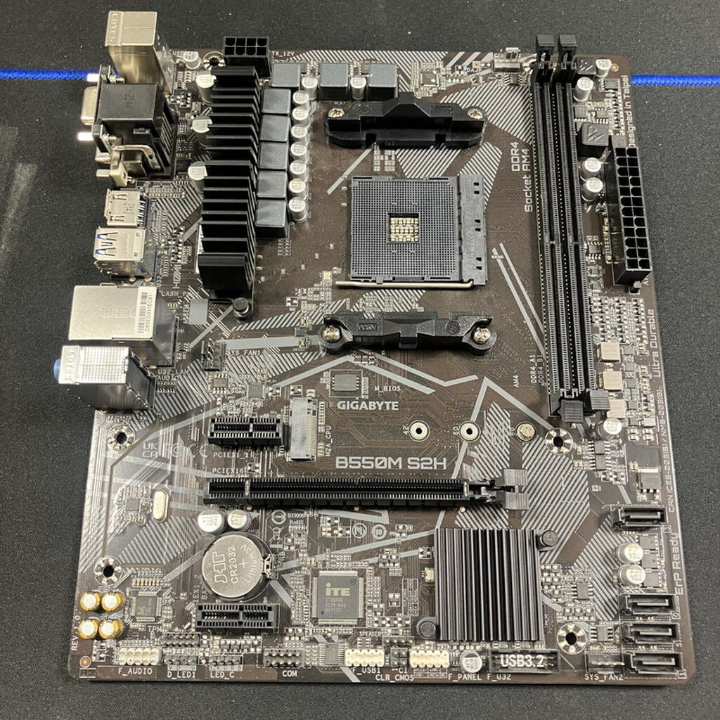 中古 GIGABYTE B550M S2H (B550 AM4 mATX DDR4) 142920【4/15値下げ