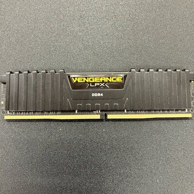 【熊本浜線店】中古  PC4-21300 8GB デスクトップ用(DDR4-2666) 126165 