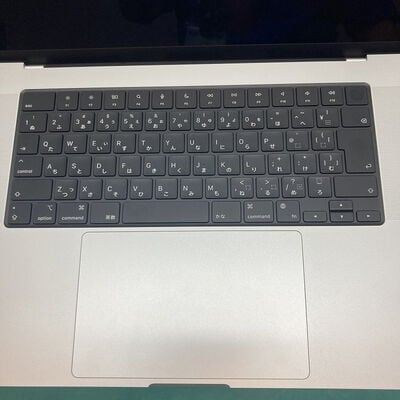 【浦添城間店(沖縄)】中古  MacBook Pro M3 Pro 36GB　512GB シルバー MRW63J/A (16インチ、2023) 4990001249 