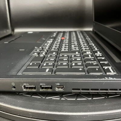 【新潟店】中古  Lenovo ThinkPad P52　20MAS12700 (Core i7 8750H/16GB/SSD512GB/-/NVIDIA Quadro P1000 4GB/15.6ｲﾝﾁ/1920x1080/Wi-Fi/WEBCAM/W11H64) 176658 