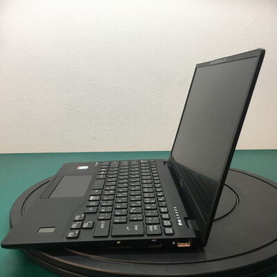 【佐賀南部バイパス店】中古  FUJITSU FMV U34011(i7-1185G7/16GB/SSD256GB/なし/オンボード/W10P) 5250000964 