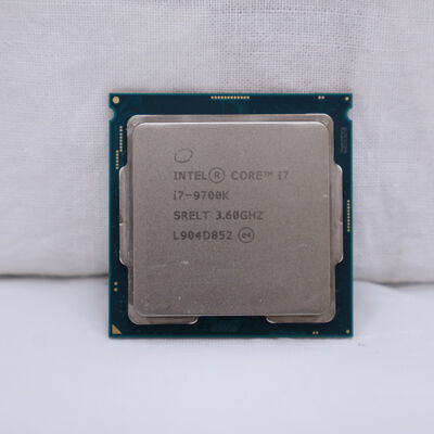 【通販センター】中古  INTEL Core i7 9700K (1151/3.60GHz/12M/C8/T8) 138481 
