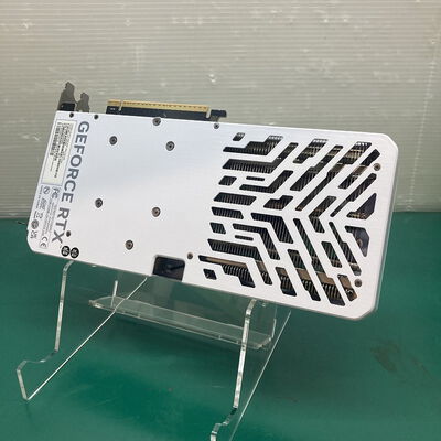 【浦添城間店(沖縄)】中古  Palit NE7506TU19P1-GB2062M (RTX5060Ti 8GB WHITE OC) 188962 