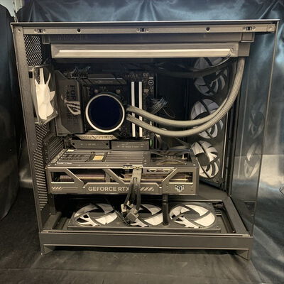 【横浜駅前店】中古  自作PC ミドルタワーゲーミングPC (AMD Ryzen 7 9800X3D /64GB/SSD2TB/RTX5080/Wし/有線LAN◯無線LAN?) 3400009410 