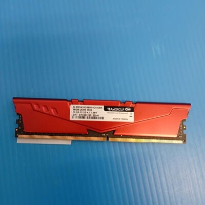 【大須店】中古  PC4-28800 16GB デスクトップ用(DDR4-3600) 140734 
