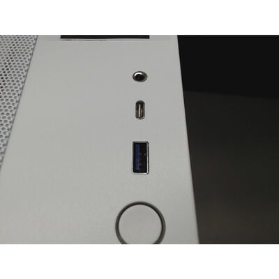 【前橋ｲﾝﾀｰｱｶﾏﾙ店】中古  自作PC(Ryzen 7 9800X3D/32GB/SSD512GB/RX9060XT 16GB/W11H) 4540002135 