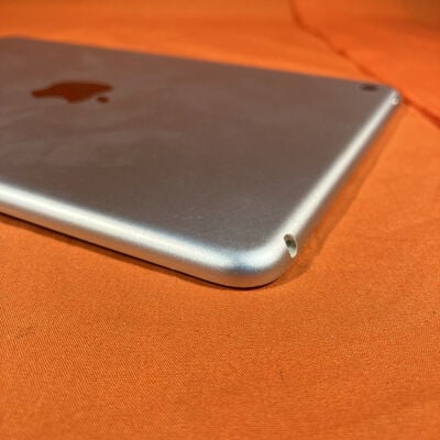 【なんば店】中古  Apple iPad mini4 Wi-Fi 128GB シルバー MK9P2J/A 129362 
