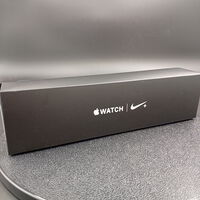中古  Apple Watch Nike+ Series4 40mm GPSモデル (シルバーアルミニウムケースとピュアプラチナム/ブラックNikeスポーツバンド) MU6H2J/A 139004 