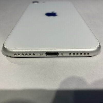 【鹿児島店】中古  【SIMロック解除済み】【SoftBank】Apple iPhoneSE 4.7インチ (第2世代/2020) 64GB (ホワイト) MHGQ3J/A 新パッケージ版 155757 