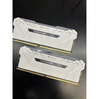 【座間相武台】中古  Corsair CMW32GX4M2E3200C16W VENGEANCE RGB PROシリーズ DDR4-3200MHz 32GB(16GB×2) 4510001847 