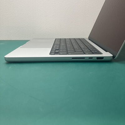 【浦添城間店(沖縄)】中古  MacBook Pro MRX83J/A 
(14インチ/M3/2023/36GB/1TB) 3290006212 