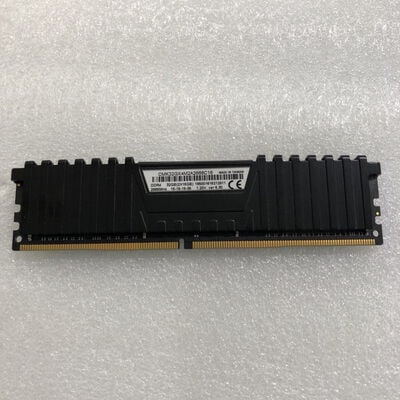 【甲府飯田店】中古  PC4-21300 16GB デスクトップ用(DDR4-2666) 135638 