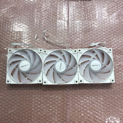 【宮崎恒久店】中古  DEEPCOOL FC120-WHITE 3 IN 1(120mm RGB WH 3PK) 5160000534 