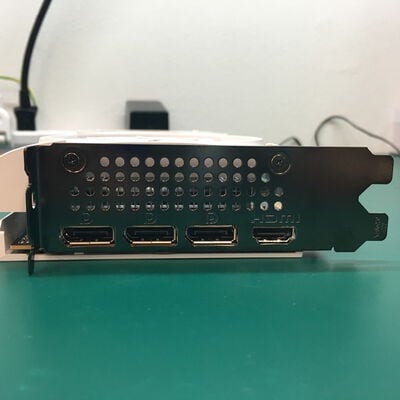 【佐賀南部バイパス店】中古  MSI GeForce RTX 5060 8G VENTUS 2X OC WHITE 5250000804 