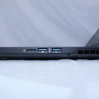 【通販センター】中古  THIRDWAVE raytrek R7 (Core i7-10875H/32GB/RTX 3070 Laptop GPU 8GB) 202844 