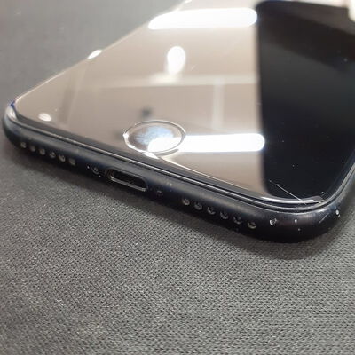【鹿児島店】中古  【SIMロック解除済み】【au】Apple iPhoneSE 4.7インチ (第2世代/2020) 64GB (ブラック) MX9R2J/A 155506 