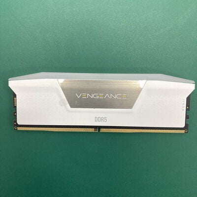 【神戸・三宮店】中古  CORSAIR　VENGEANCE RGB　PC5-44800 16GB デスクトップ用 3430005884 
