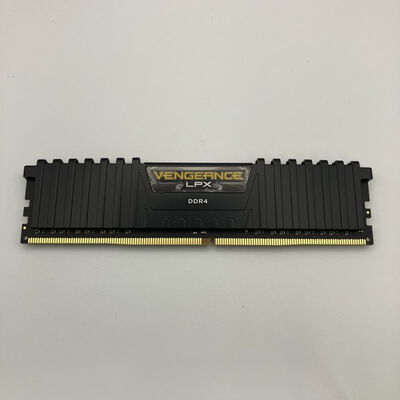 【秋葉原本店】中古  PC4-21300 8GB デスクトップ用(DDR4-2666) 126165 