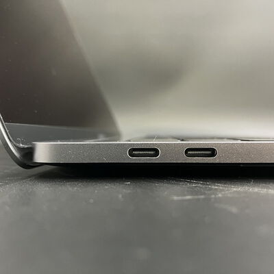 【大須店】中古  Apple MacBook Pro 2017 シルバー(Intel Core i5/8GB/SSD256GB/-/Intel Iris Plus Graphics 650/13.3/2560 x 1600 Retina/Wi-Fi) 179164 