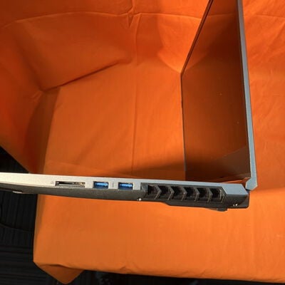 【なんば店】中古  THIRDWAVE raytrek R5-RL6 (i7-13700HX/32GB/SSD1TB/RTX4060/WLAN/15.6WQHD) 3280021722 