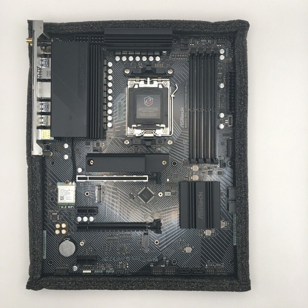 中古 ASRock B650 PG Lightning WiFi (B650 AM5 ATX DDR5) 5250001414
