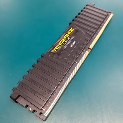 【鹿児島店】中古  PC4-25600 16GB デスクトップ用(DDR4-3200) 140728 