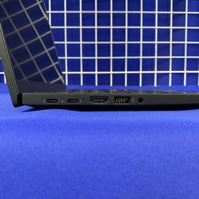 【横浜駅前店】中古  LENOVO ThinkPad P14s Gen5 AMD(AMD Ryzen 7 PRO 8840HS/8GB/SSD256GB/オンボードGPU/W11H/有線LAN◯無線LAN◯) 3400008843 