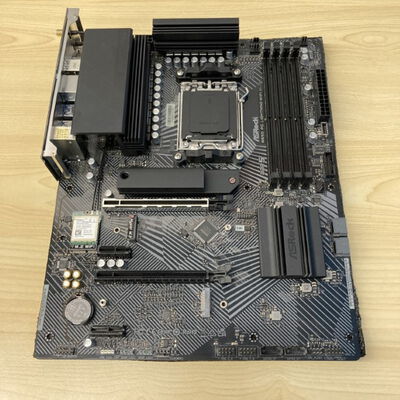 【博多店】中古  ASRock B650 PG Lightning WiFi (B650 AM5 ATX DDR5) 3310005541 